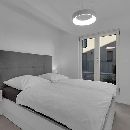 Apartman Delux With Private Pool - Makarska Exklusiv Tučepi Kültér fotó