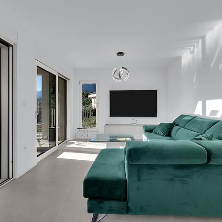 Apartman Delux With Private Pool - Makarska Exklusiv Tučepi Kültér fotó
