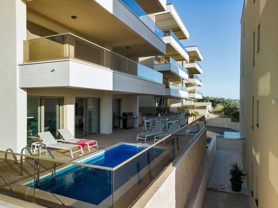 Apartman Delux With Private Pool - Makarska Exklusiv Tučepi Kültér fotó