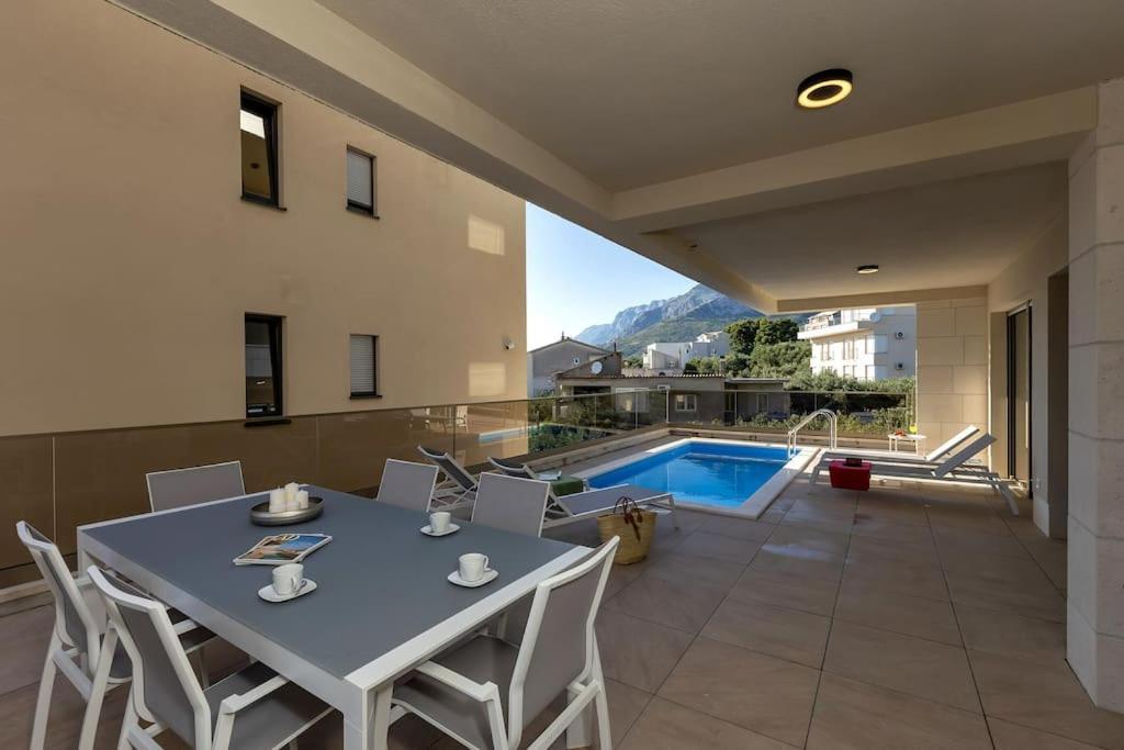 Apartman Delux With Private Pool - Makarska Exklusiv Tučepi Kültér fotó