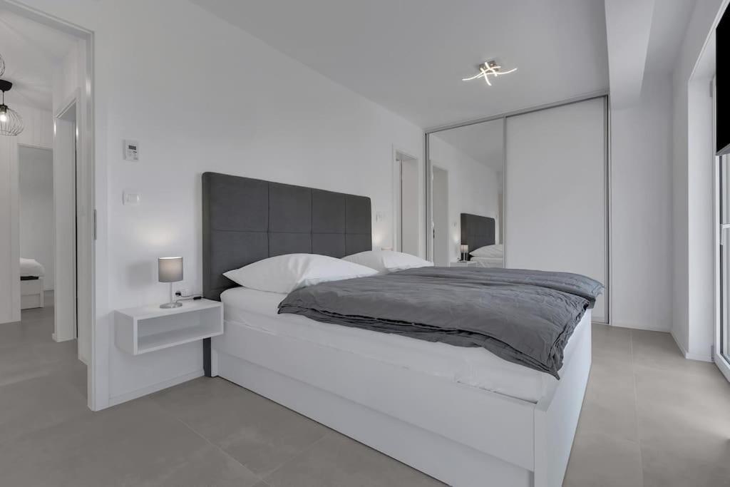 Apartman Delux With Private Pool - Makarska Exklusiv Tučepi Kültér fotó