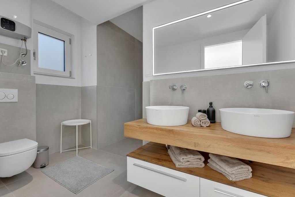 Apartman Delux With Private Pool - Makarska Exklusiv Tučepi Kültér fotó