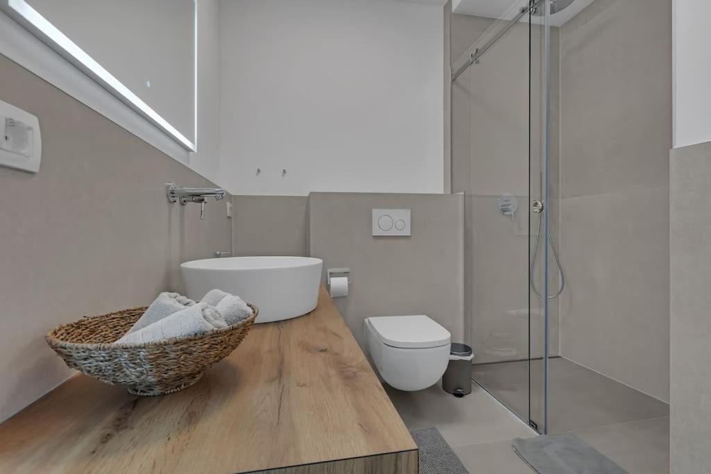 Apartman Delux With Private Pool - Makarska Exklusiv Tučepi Kültér fotó