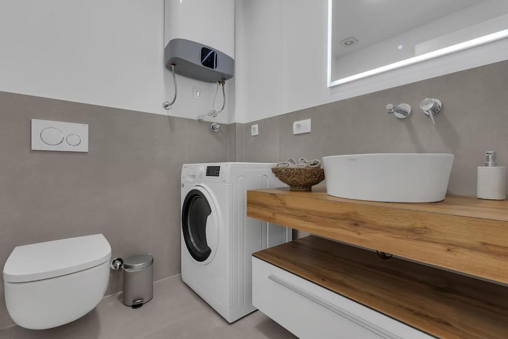 Apartman Delux With Private Pool - Makarska Exklusiv Tučepi Kültér fotó