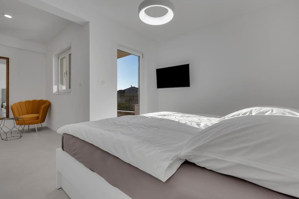 Apartman Delux With Private Pool - Makarska Exklusiv Tučepi Kültér fotó