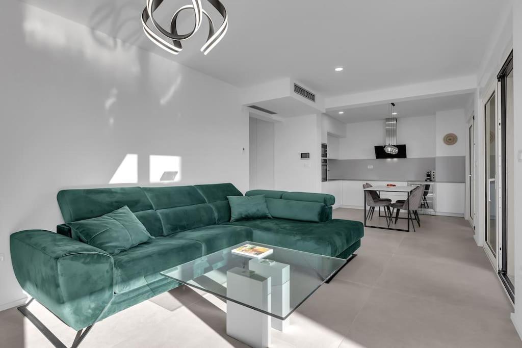 Apartman Delux With Private Pool - Makarska Exklusiv Tučepi Kültér fotó