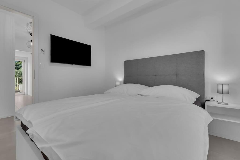Apartman Delux With Private Pool - Makarska Exklusiv Tučepi Kültér fotó