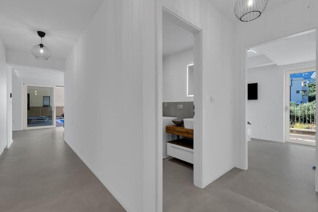 Apartman Delux With Private Pool - Makarska Exklusiv Tučepi Kültér fotó