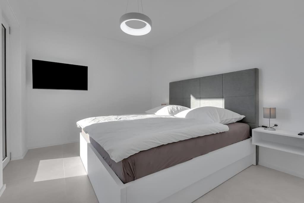 Apartman Delux With Private Pool - Makarska Exklusiv Tučepi Kültér fotó